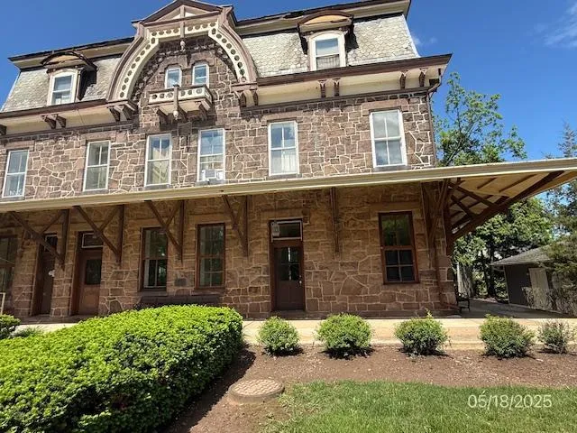 16 Railroad Place, Pennington, NJ