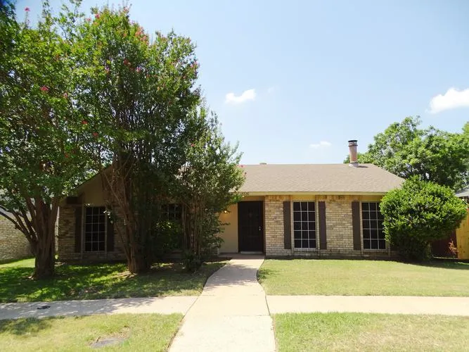 7220 Emory Oak Ln, Dallas, TX