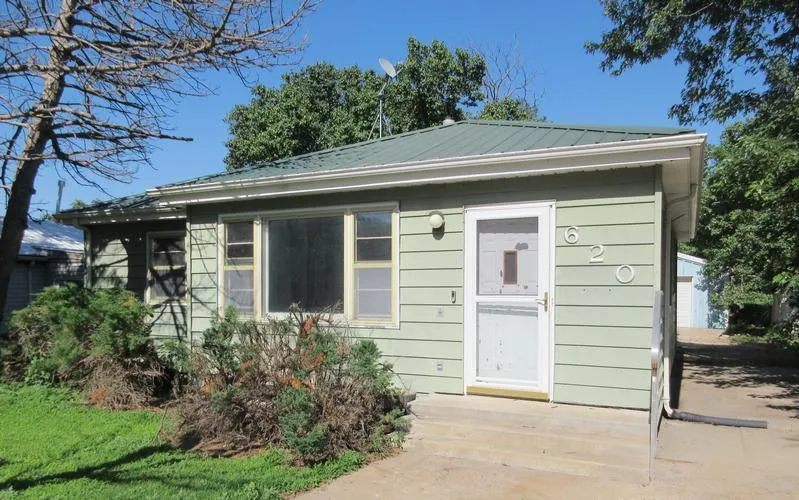 620 Park St, Larned, KS