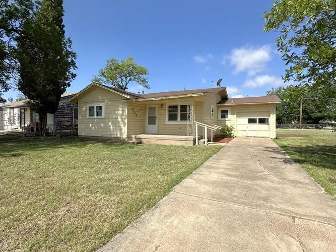 804 Columbia St, Stamford, TX
