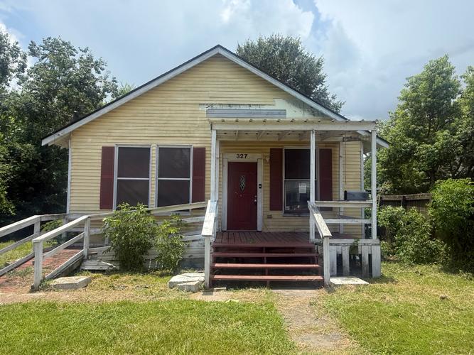 327 Avenue B, Port Neches, TX - photo 1