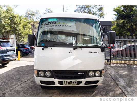 10/2012 Mitsubishi Rosa BE600 25 Seater 4d White Turbo Diesel 4.9L - photo 1