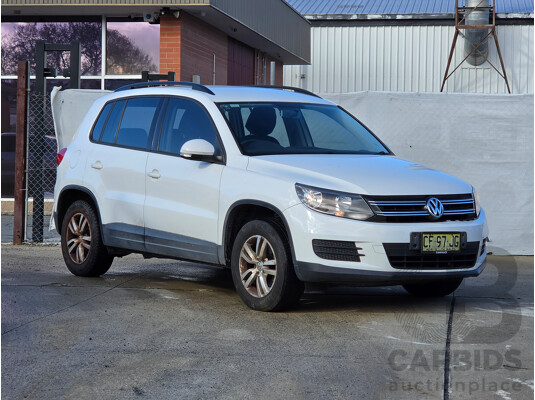 8/2013 Volkswagen Tiguan 118 TSI (4x2) 5NC MY13.5 4d Wagon White 1.4L - photo 1