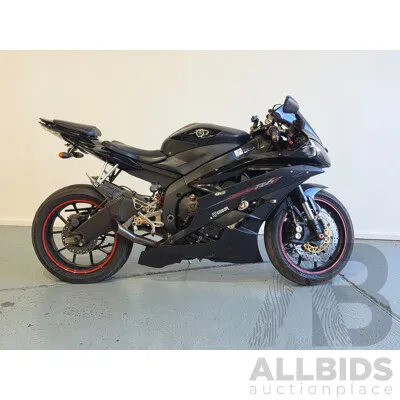 Yamaha YZR-R6 Motorcycle 599cc
