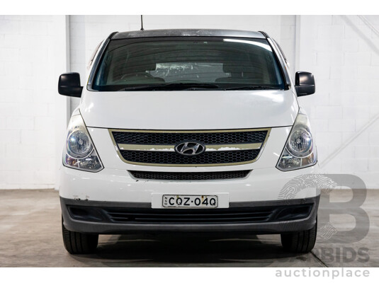 01/2014 Hyundai Iload RWD TQ MY13 4D Van White Turbo Diesel 2.5L - photo 1