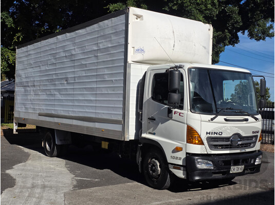 11/2016 Hino FC7J 500 Series Euro 5 4x2 Pantech 2d Truck Turbo Diesel 6.4L - photo 1
