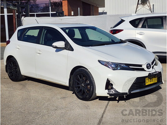 08/2013 Toyota Corolla Ascent ZRE182R 5d Hatchback White 1.8L - photo 1