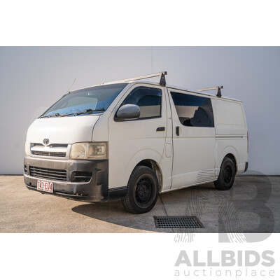 08/2005 Toyota Hiace LWB TRH201R 4d Van White 2.7L