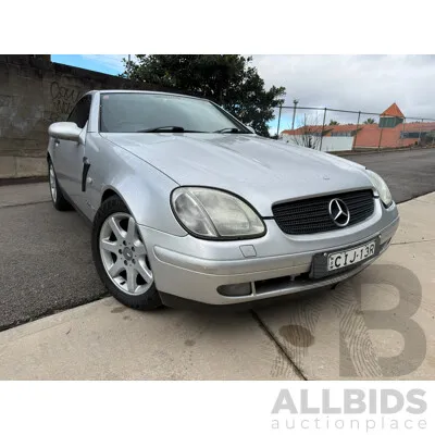 01/2000 Mercedes-Benz Slk230 KOMPRESSOR RWD 2D Convertible Brilliant Silver Metallic 2.3L