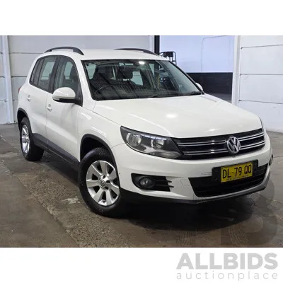 03/2013 Volkswagen Tiguan 103 TDI (AWD) 5NC MY13.5 Candy White Turbo Diesel 2.0L