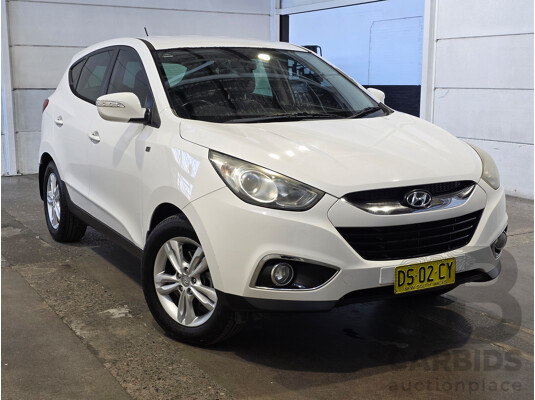 09/2013 Hyundai Ix35 SE LM MY13 4D Wagon Polar White 2.0L - photo 1