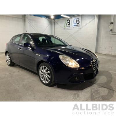 04/2013 Alfa Romeo Giulietta Distinctive JTD-M 5d Hatchback Blue Turbo Diesel 2.0L