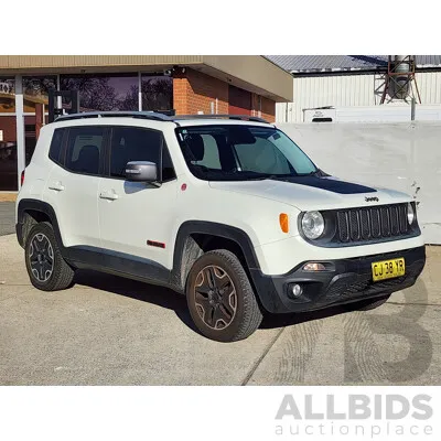 01/2016 Jeep Renegade Trailhawk BU 4d Wagon White 2.4L