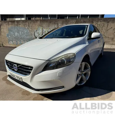08/2014 Volvo V40 T4 LUXURY FWD M MY14 5D Hatchback White 2.0L
