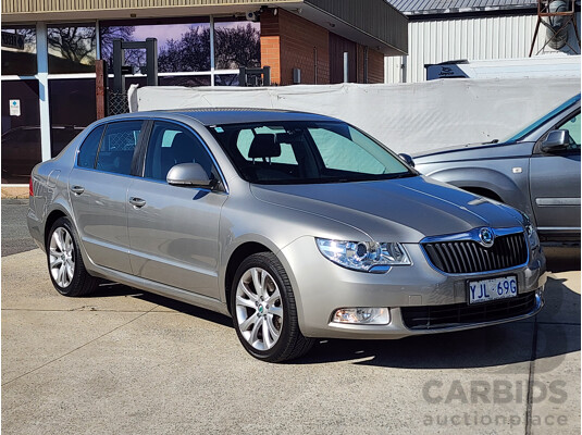 12/2012 Skoda Superb 118 TSI Ambition 3T MY12 4d sedan Beige 1.8L - photo 1