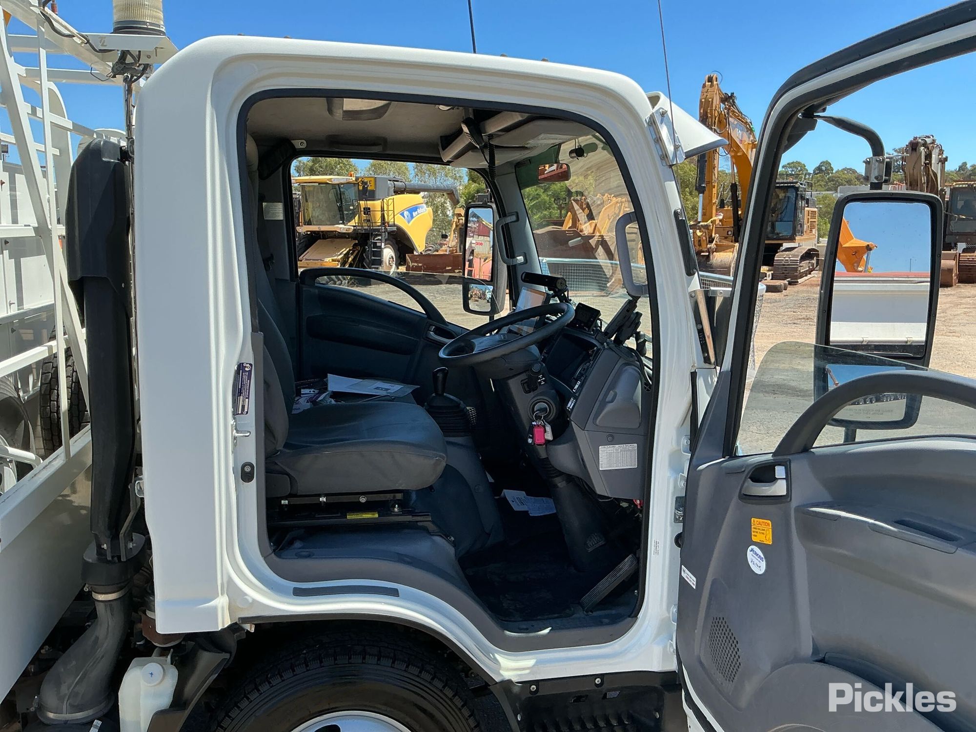 Isuzu NLS 45-150 - photo 1