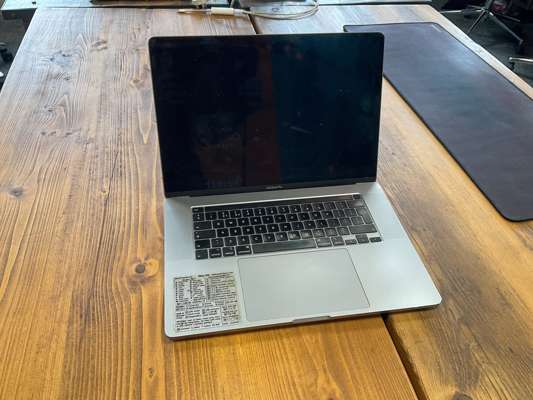 Apple MacBook Pro Laptop - photo 1