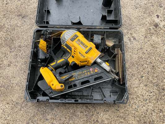 DeWalt DCN692 Cordless Nail Gun & Charger - photo 1