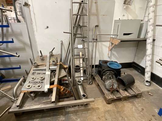 Various Stainless Steel Manifolds, Pipework, Ladder & Electric Motor - photo 1