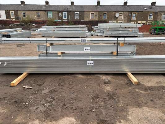 Unused Galvanised Monopitch Steel Frame Building 80' x 25' x 14' with Purlins - photo 1