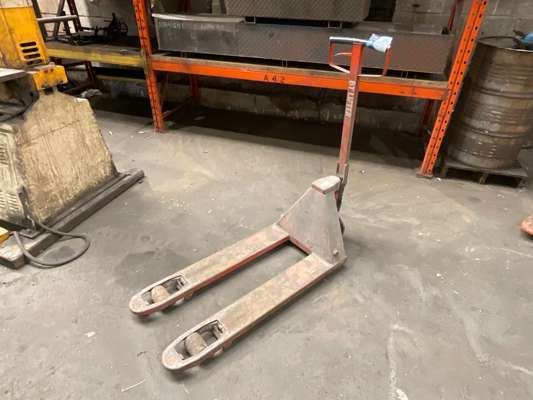 BT Lifter Hydraulic 2000kg Pallet Truck - photo 1