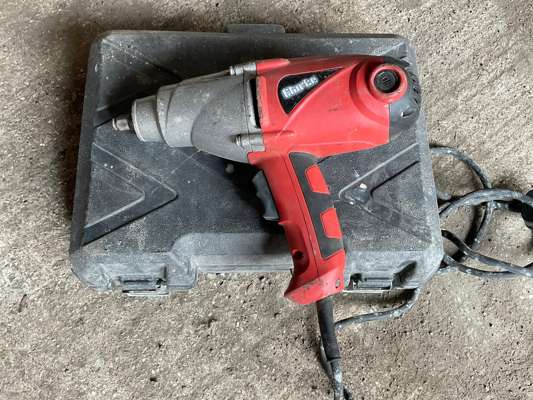 Clarke CEW1000 Impact Wrench 240v - photo 1