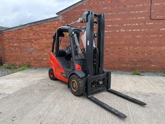 2016 Linde H35T-02 Forklift - photo 1