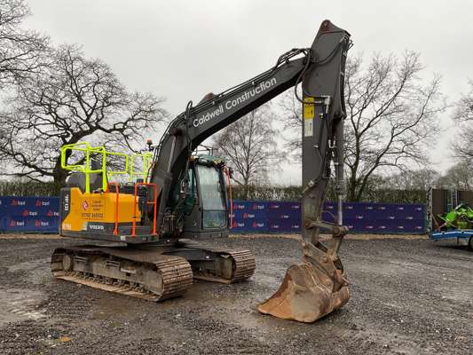 2022 Volvo EC140EL 14T Tracked Excavator - photo 1