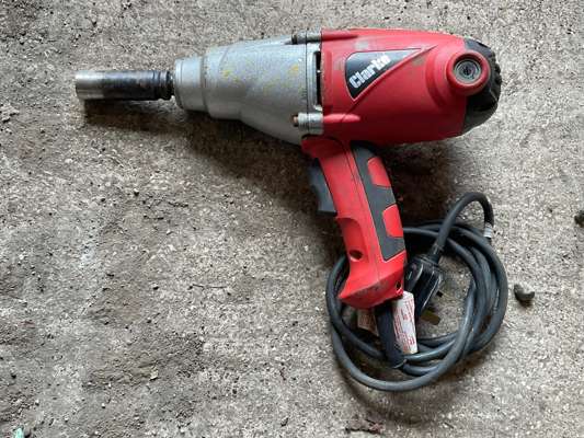 Clarke CEW1000 Impact Wrench 240v - photo 1