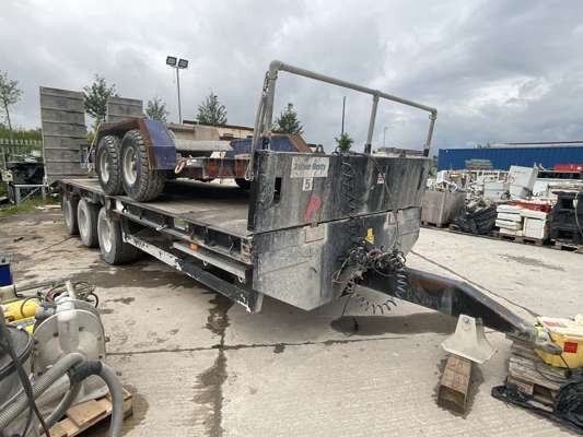 2022 Staines 32T Tri Axle Beaver Tail Trailer