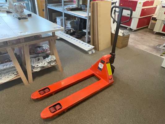Manutan 2500kg Hydraulic Pallet Truck - photo 1