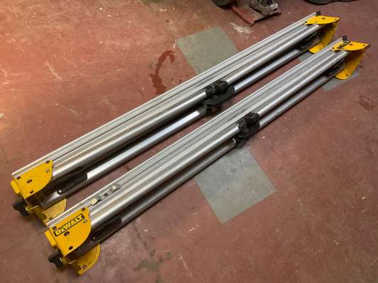 2 x Dewalt DE7023 Universal Mitre Saw Leg Stands - photo 1