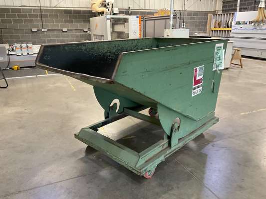 Forklift Tipping Skip — photo 1