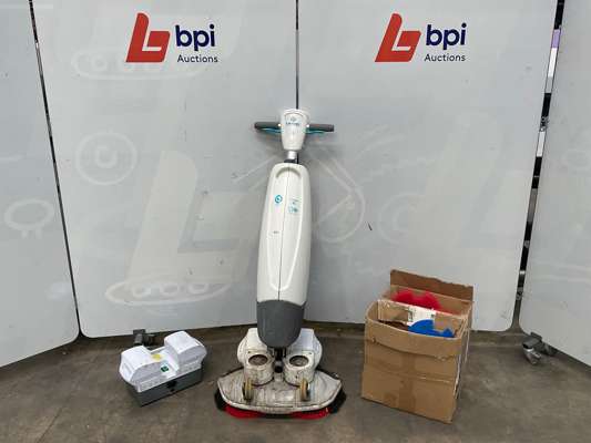 i-mop XL Cordless Floor Scrubber Dryer - photo 1
