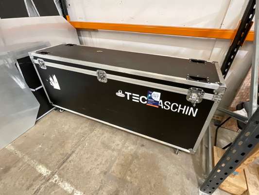 2 x Tecmaschin Digital Display Totems in Mobile Flight Case - photo 1