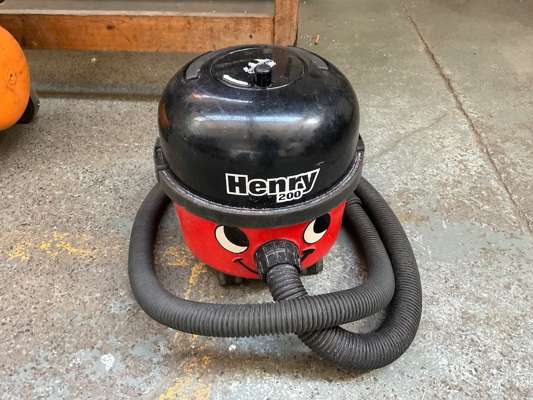 Numatic Henry 200 Vacuum Cleaner 240V - photo 1