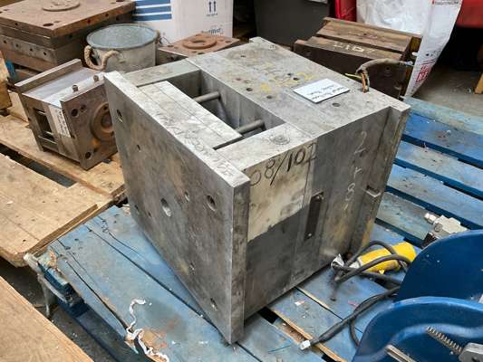 2 x Injection Moulding Tools - photo 1