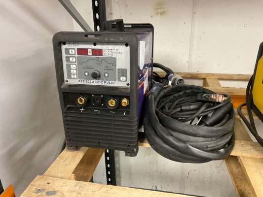 Parweld XTT 202 AC/DC Pulse Portable Tig Welder 240V - photo 1
