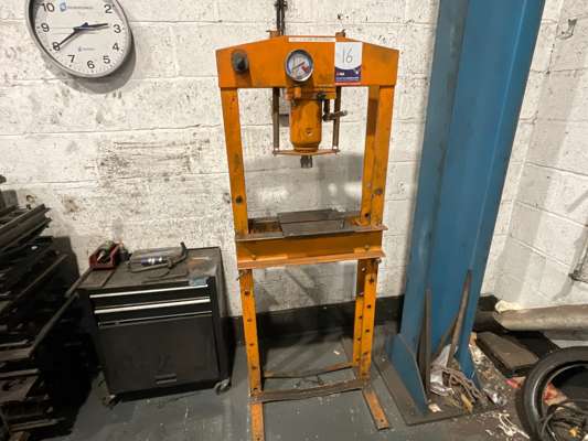 Manual 15T Hydraulic Workshop Press - photo 1