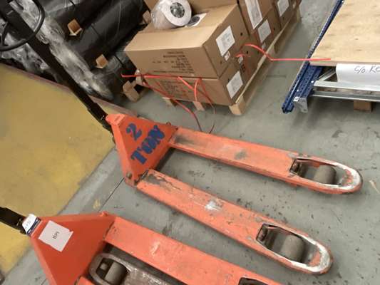 Toyota 2Ton Pallet Truck — photo 1