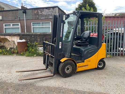 Jungheinrich TFG320s Forklift Truck LPG - photo 1