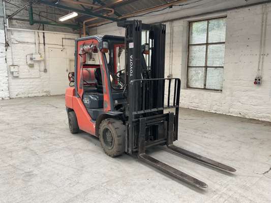 2012 Toyota Tonero 30 Gas Forklift Truck - photo 1
