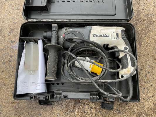 Makita HR2470 Hammer Drill 110V - photo 1