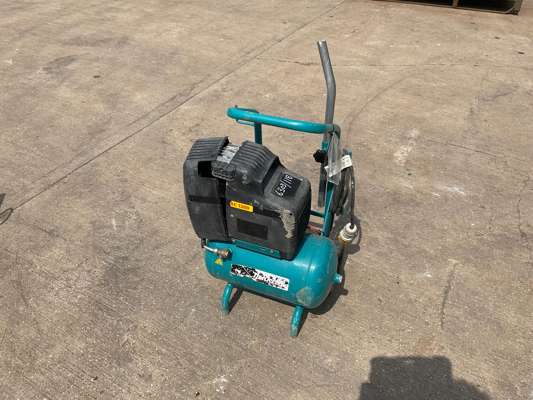 Makita AC 1300 Portable Air Compressor 110V - photo 1