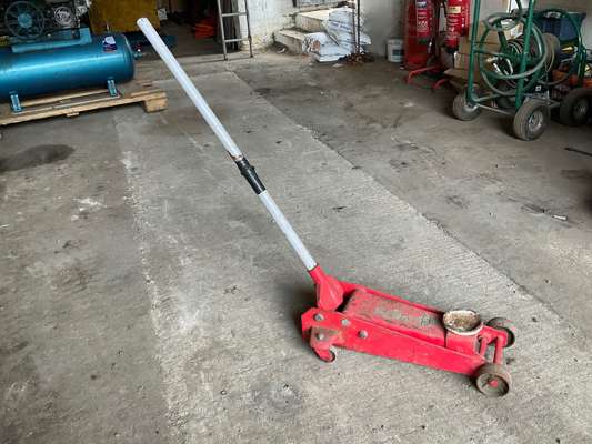 Clarke 3 Ton Trolley Jack - photo 1