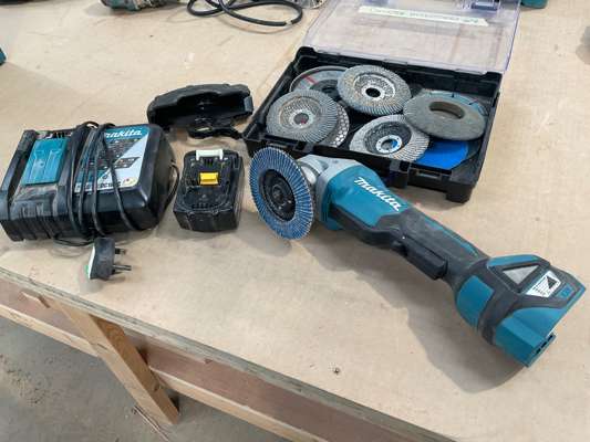 Makita DGA517 125mm Cordless Angle Grinder - photo 1