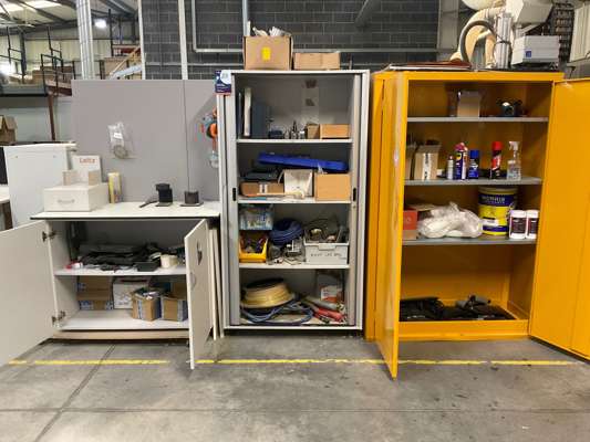 3 x Cabinets & Contents — photo 1