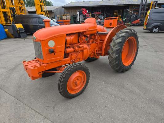 Vintage Renault Super 5 Tractor | No VAT on Hammer - photo 1