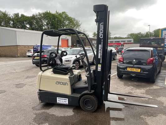 Crown SC30160PT2 Electric Forklift Truck 1600Kg — photo 1