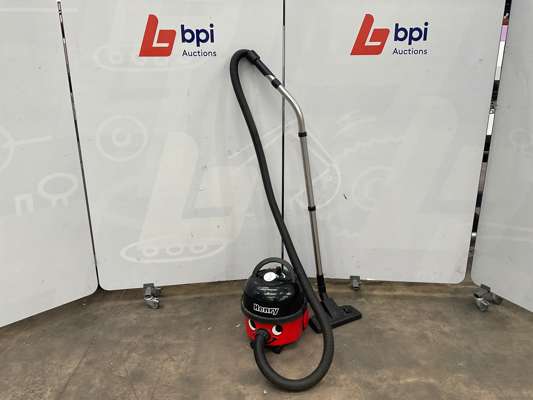 Numatic Henry 620W Vacuum Cleaner 240V - photo 1